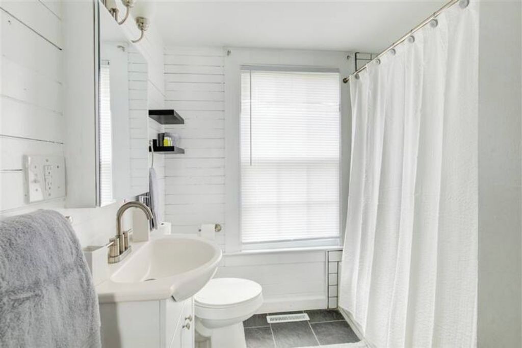 Photo of Bathroom in Gordonsville
