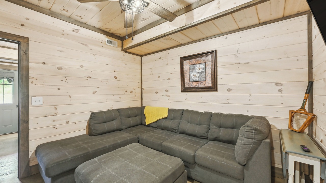 Photo of Livingroom in Burks Fork