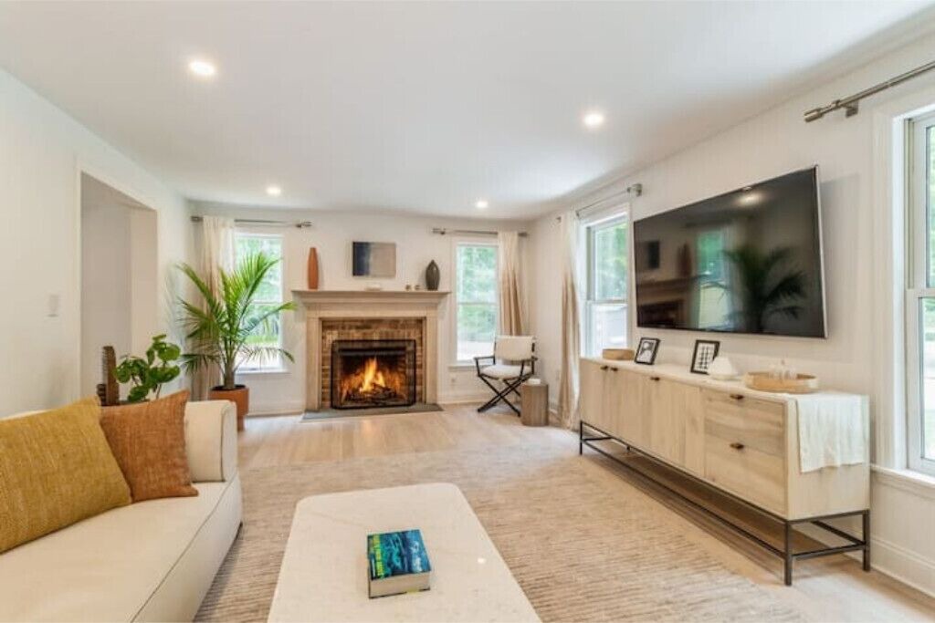 Photo of Livingroom in East Hampton North