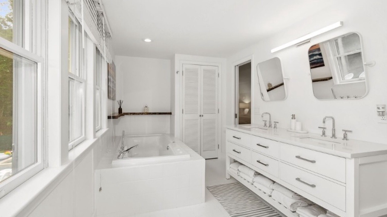 Photo of Bathroom in East Hampton North