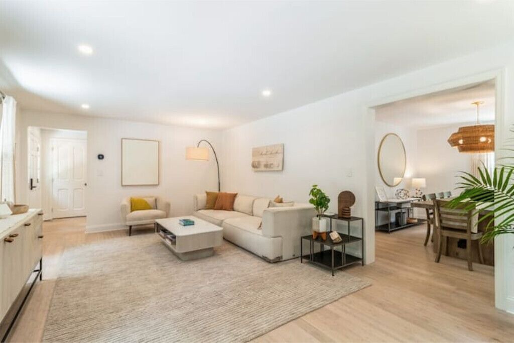 Photo of Livingroom in East Hampton North