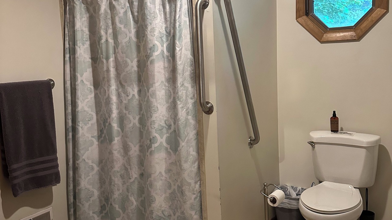 Photo of Bathroom in Marshall