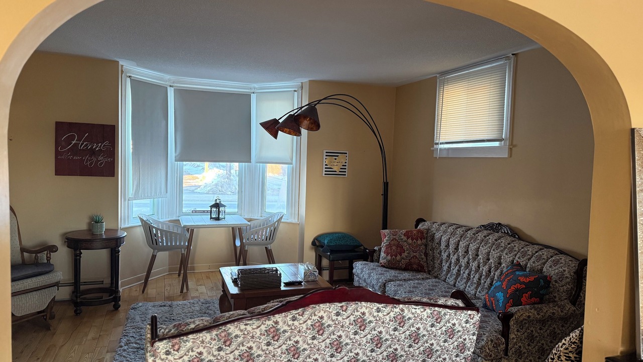 Photo of Livingroom in Eastern Passage