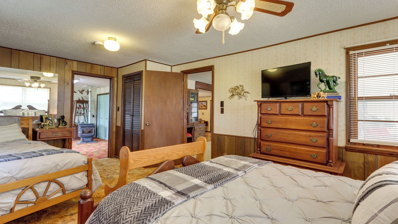 Photo of Bedroom in Weaubleau