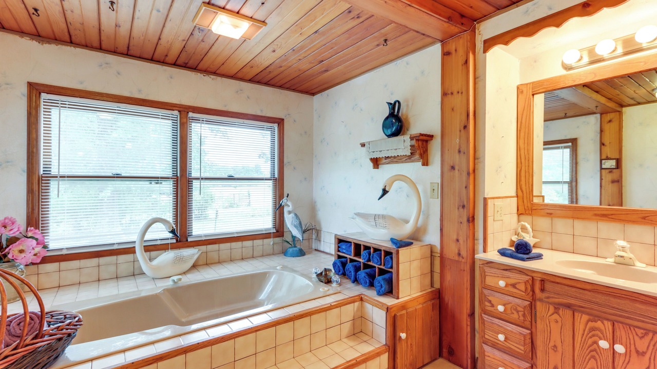Photo of Bathroom in Weaubleau