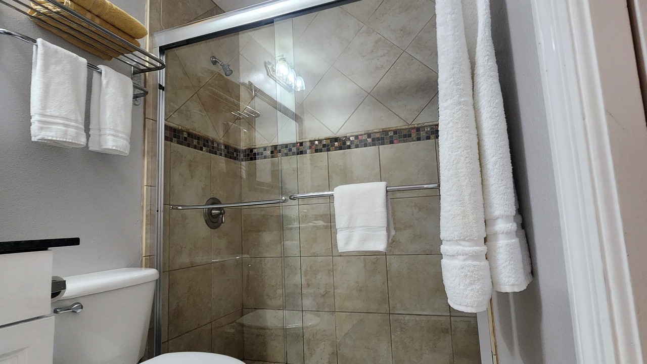 Photo of Bathroom in Bayshore Gardens
