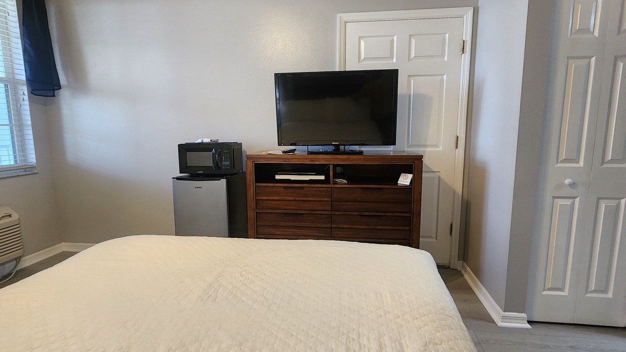 Photo of Bedroom in Bayshore Gardens