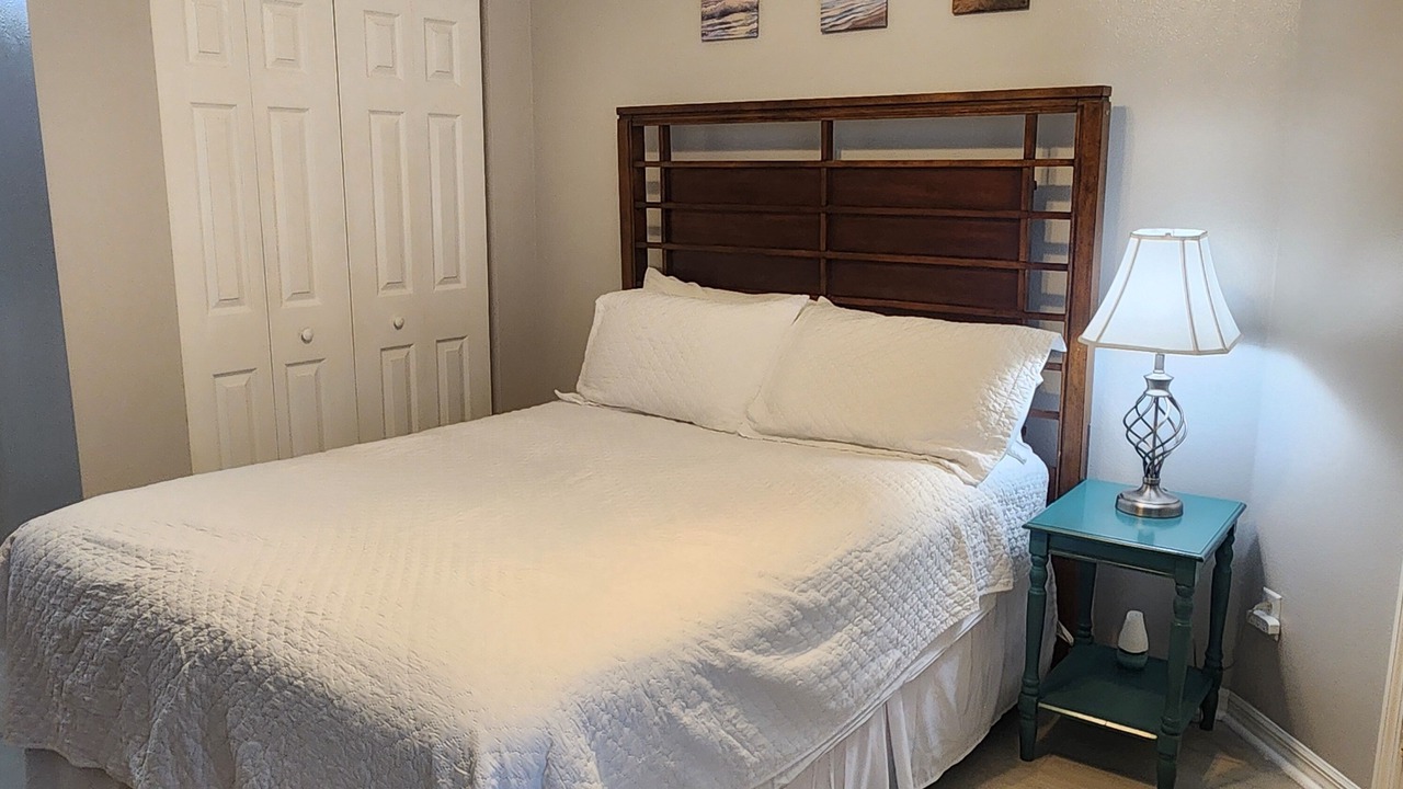Photo of Bedroom in Bayshore Gardens