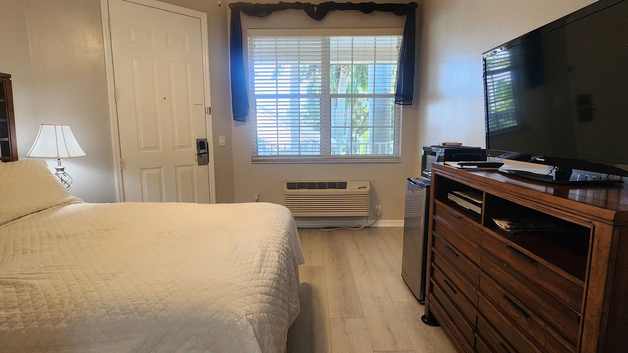 Photo of Bedroom in Bayshore Gardens