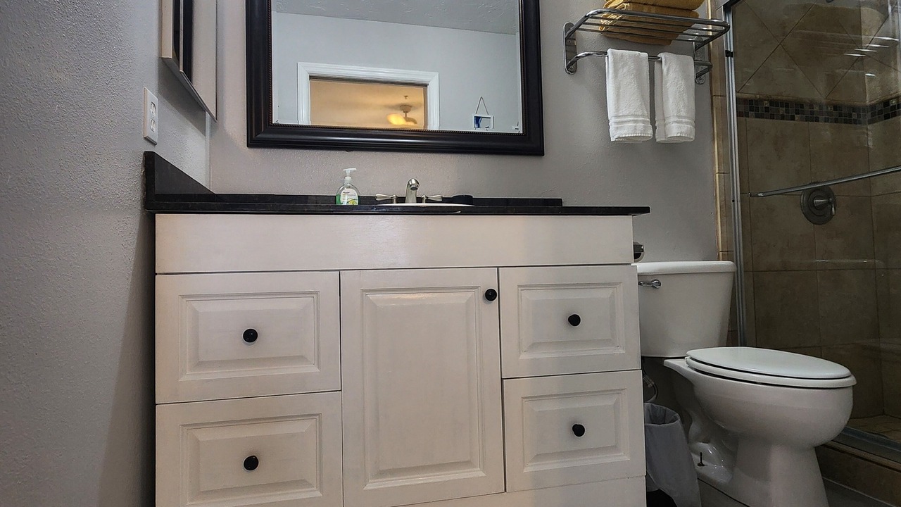 Photo of Bathroom in Bayshore Gardens