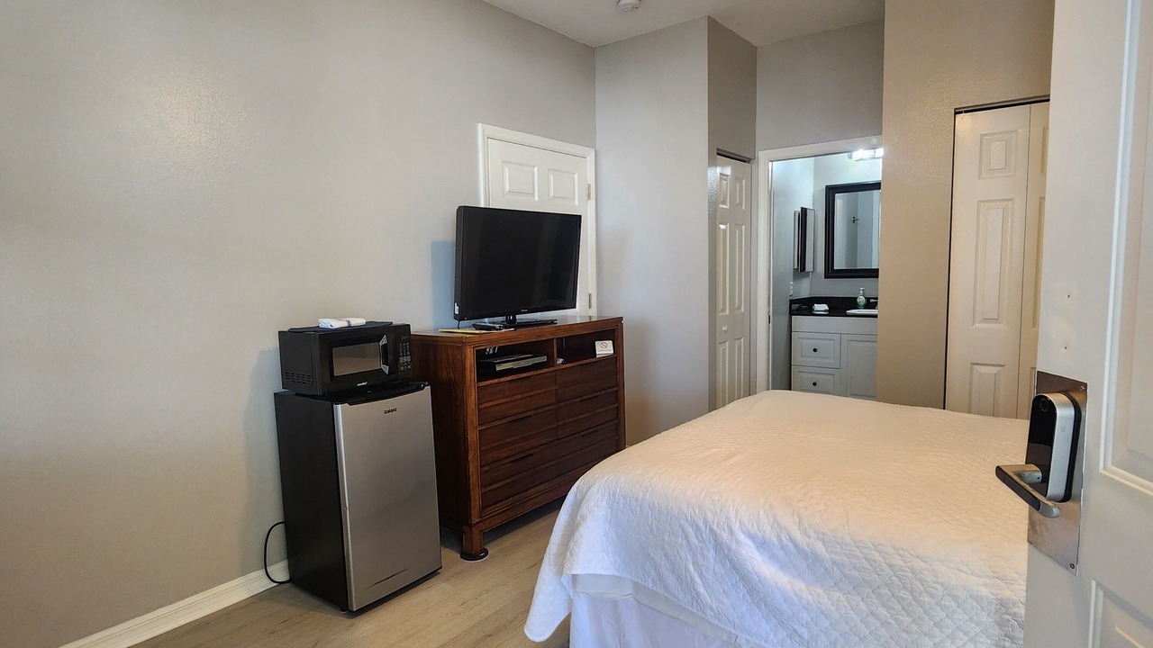 Photo of Bedroom in Bayshore Gardens