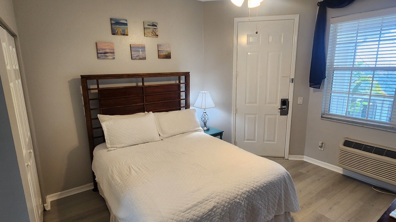 Photo of Bedroom in Bayshore Gardens