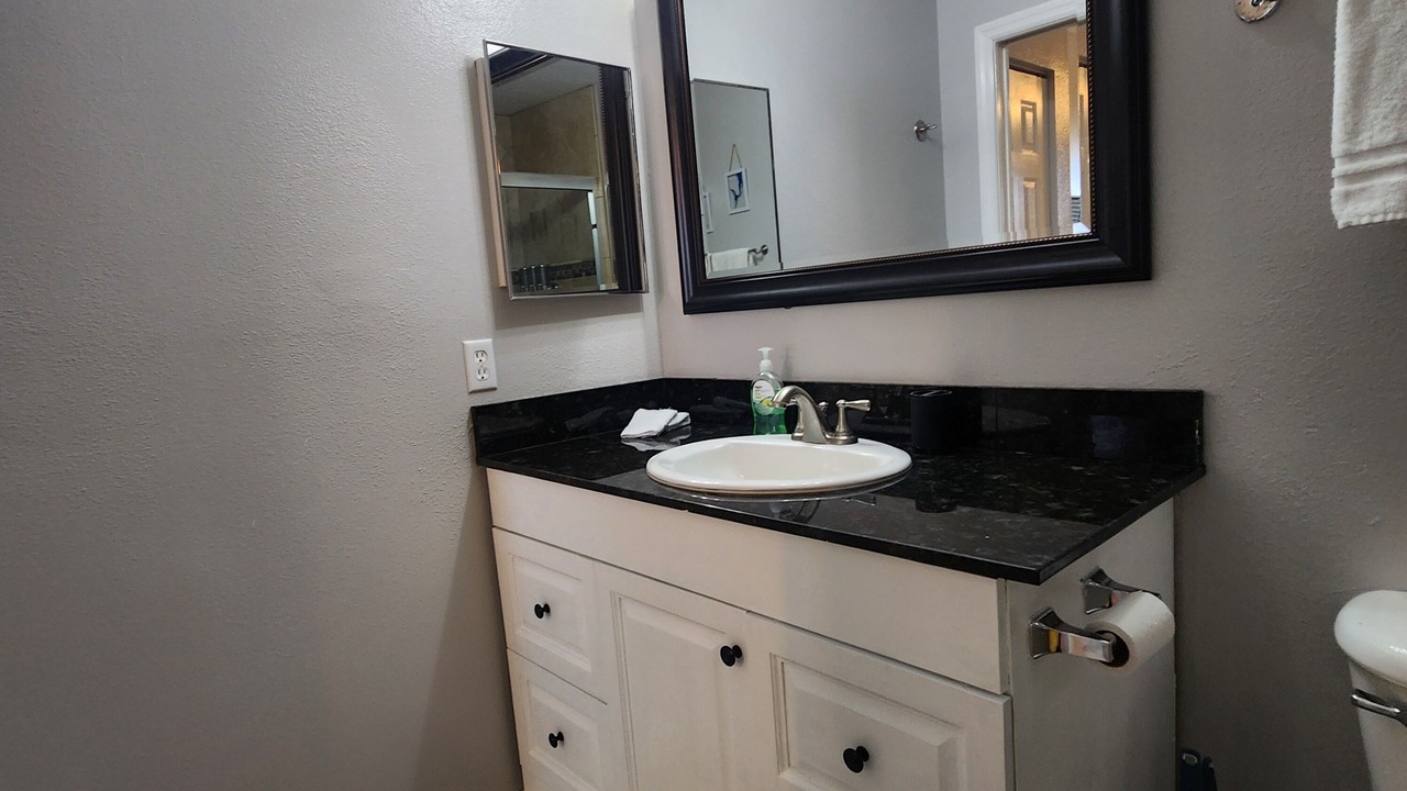 Photo of Bathroom in Bayshore Gardens
