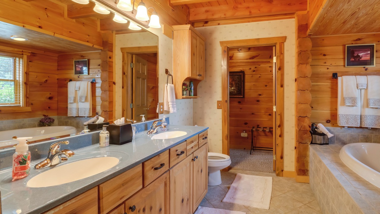 Photo of Bathroom in Vinita