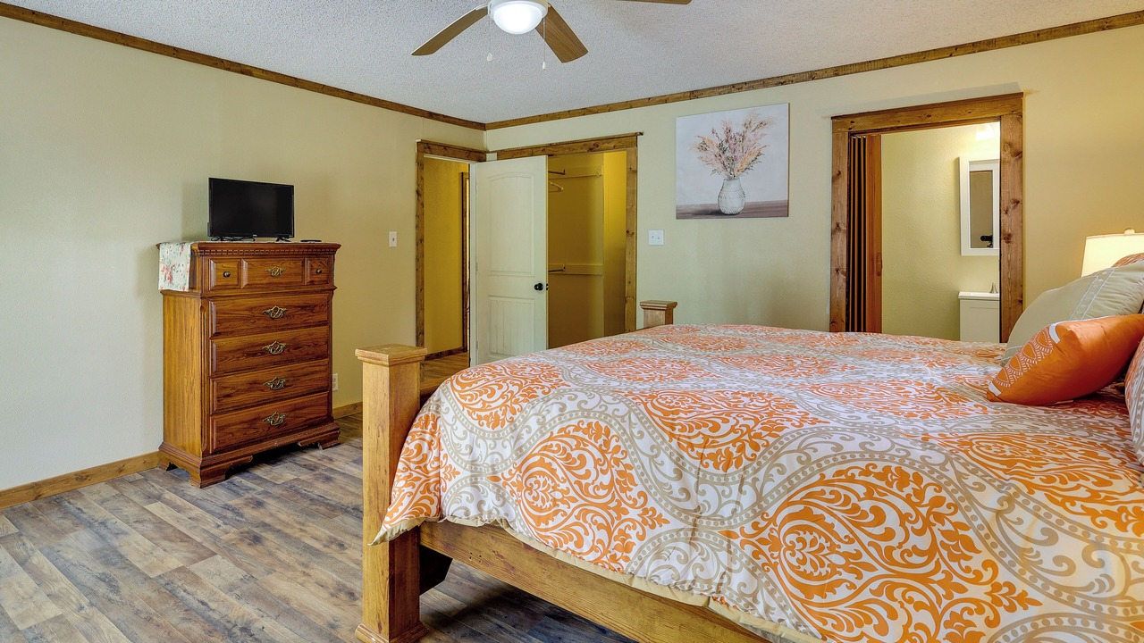 Photo of Bedroom in Maysville