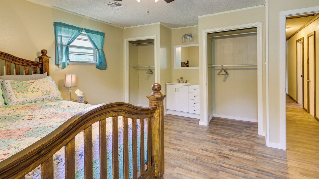 Photo of Bedroom in Maysville