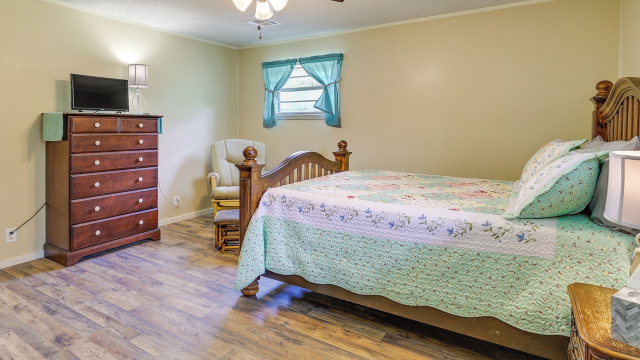 Photo of Bedroom in Maysville