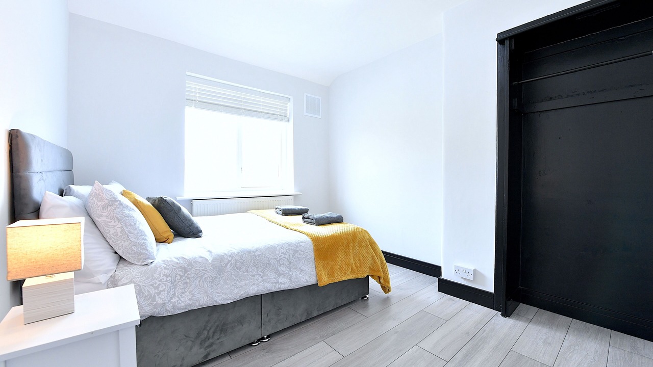 Photo of Bedroom in Hale