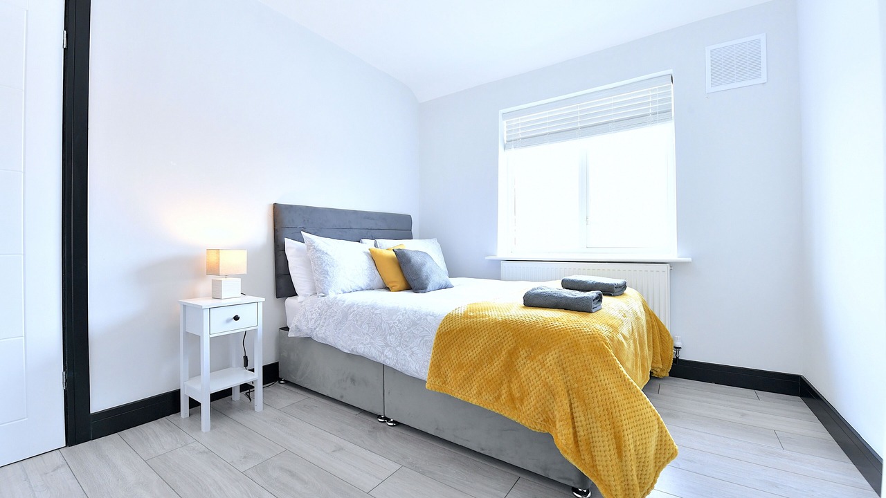 Photo of Bedroom in Hale