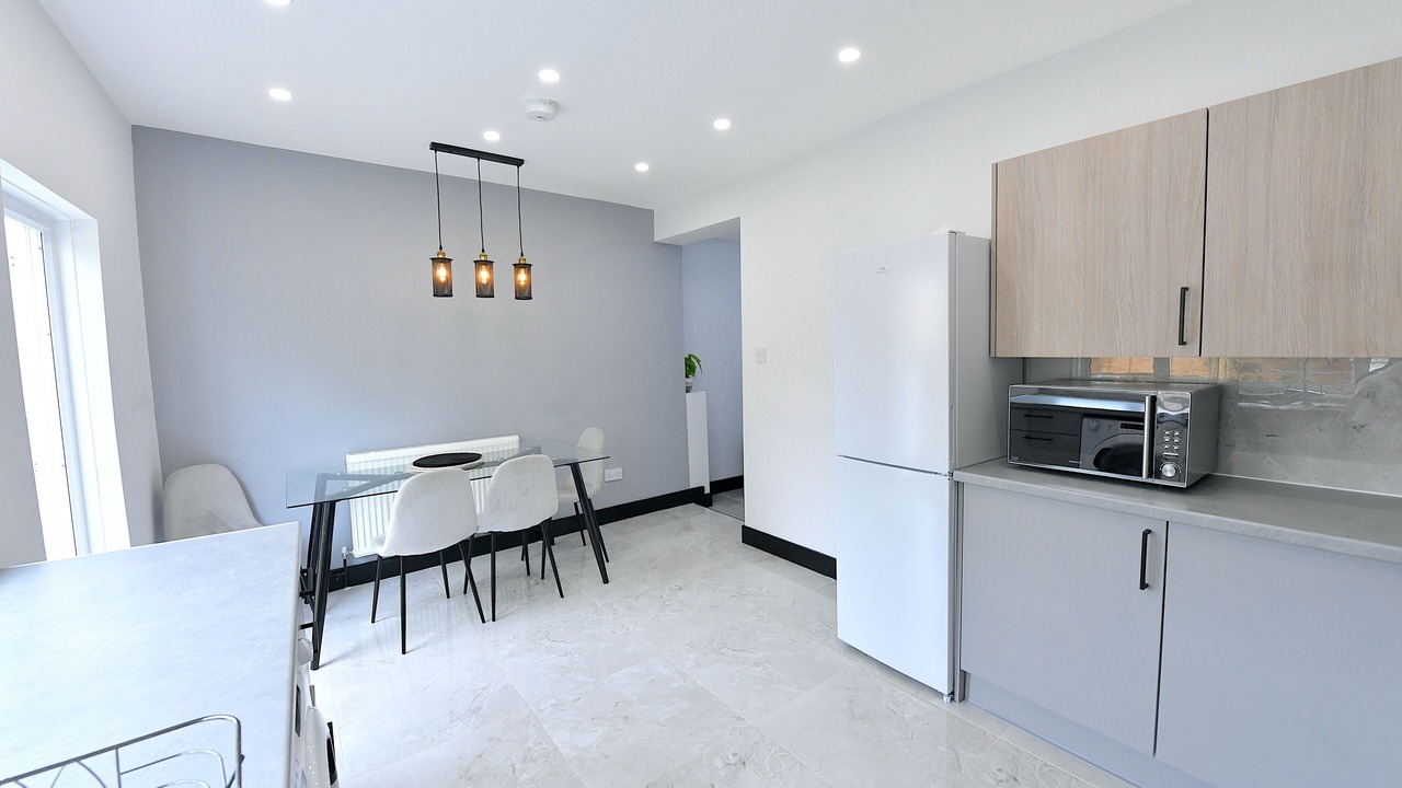 Photo of Others in Hale