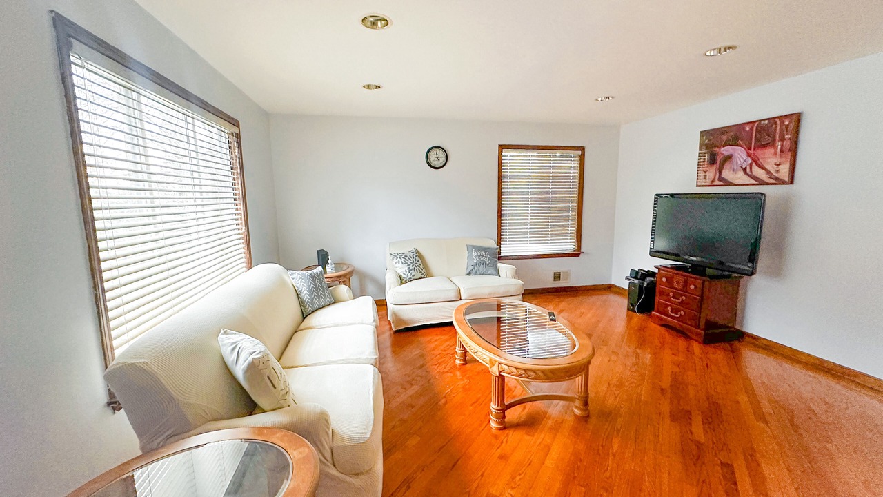 Photo of Livingroom in South River