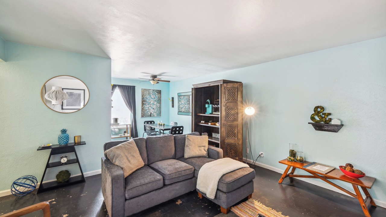 Photo of Livingroom in Knox - Henderson
