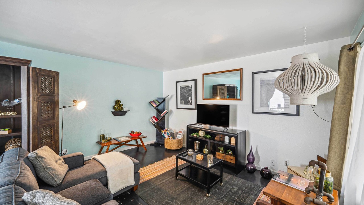Photo of Livingroom in Knox - Henderson