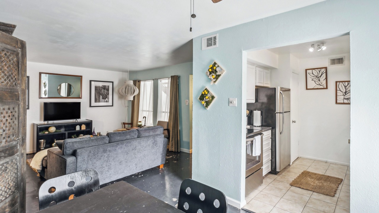Photo of Livingroom in Knox - Henderson