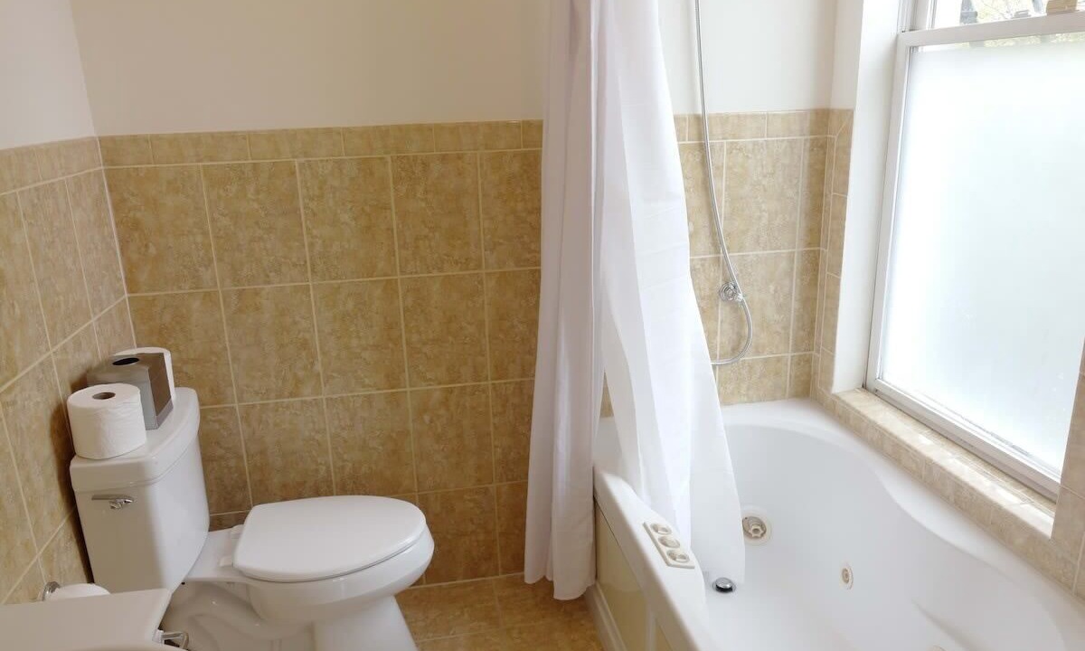 Photo of Bathroom in Shaw
