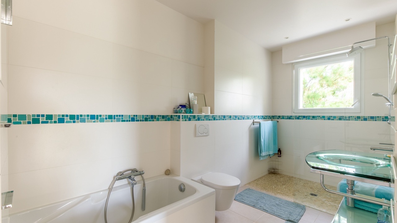 Photo of Bathroom in Ver-sur-Mer