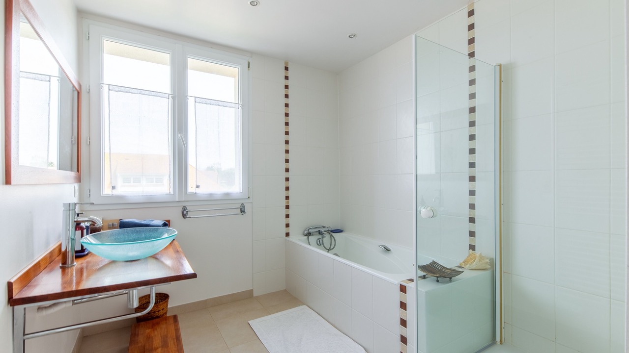 Photo of Bathroom in Ver-sur-Mer