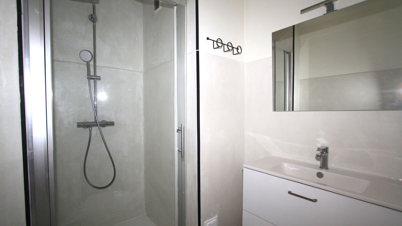 Photo of Bathroom in La Jetee