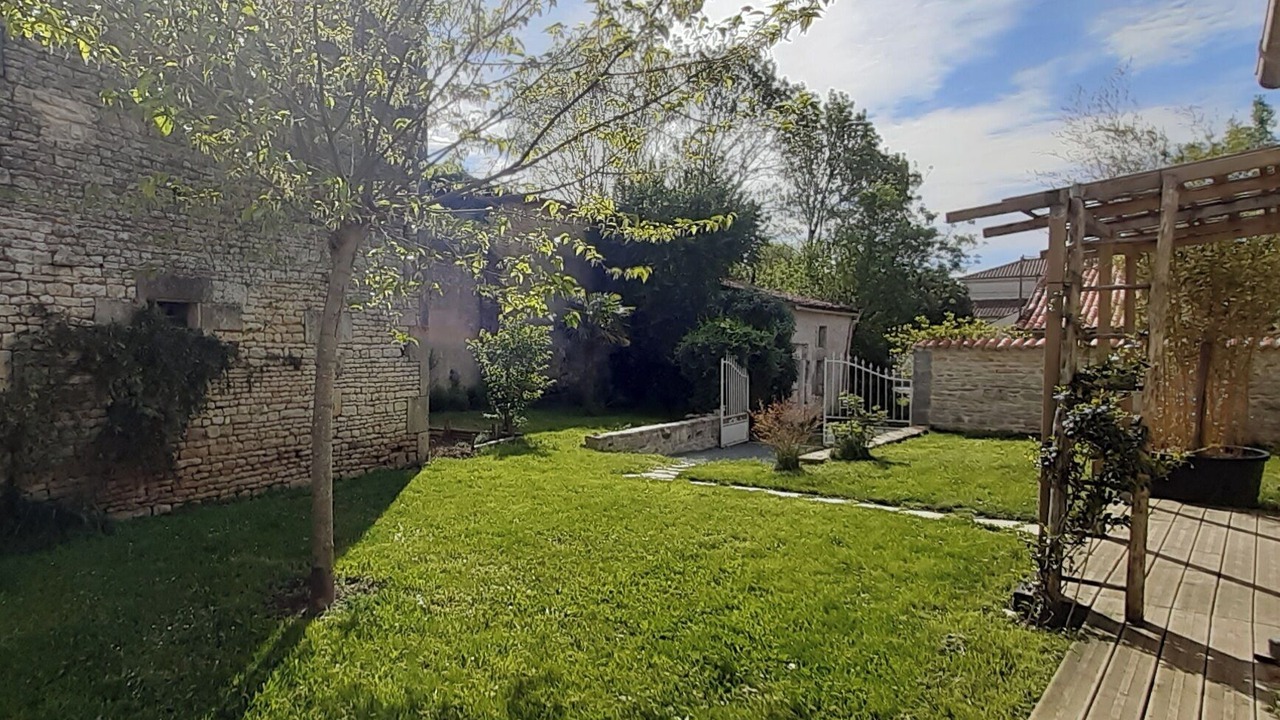 Photo of Outdoor in Asnieres-la-Giraud