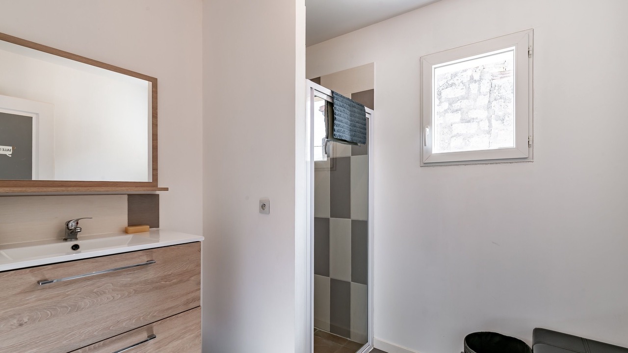 Photo of Bathroom in Saint-Andre-de-Cubzac