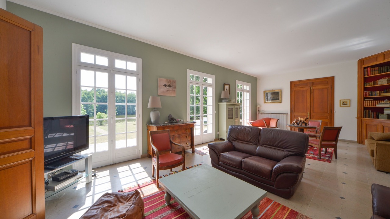 Photo of Livingroom in Mery-es-Bois