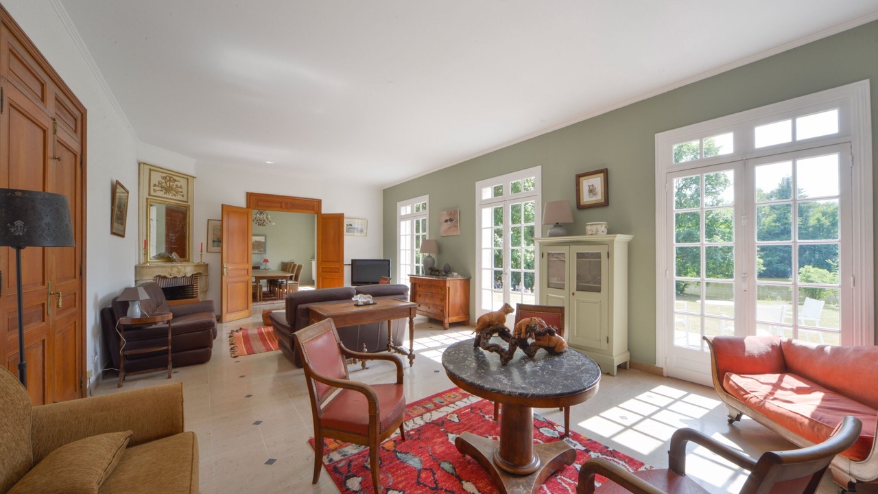 Photo of Livingroom in Mery-es-Bois