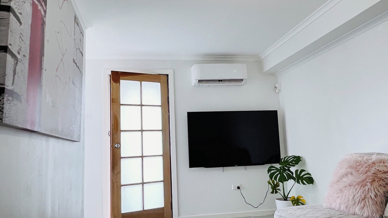 Photo of Livingroom in Sunshine West