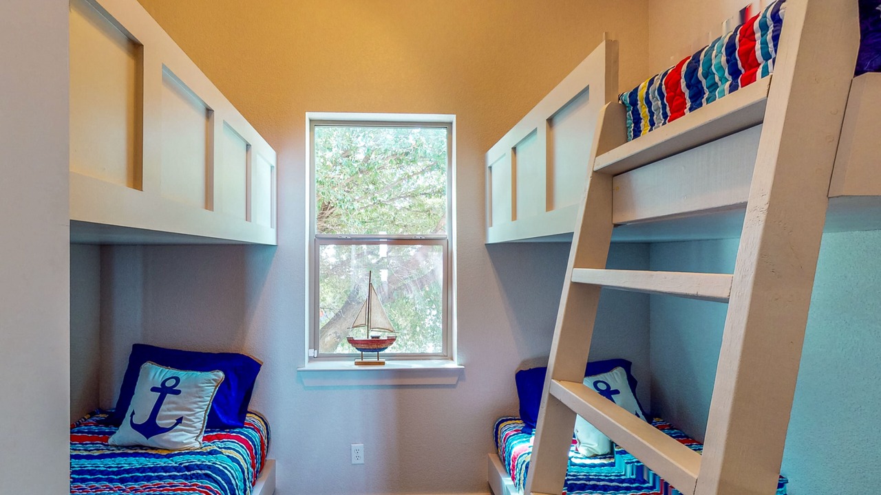 Photo of Bedroom in Lake Bridgeport