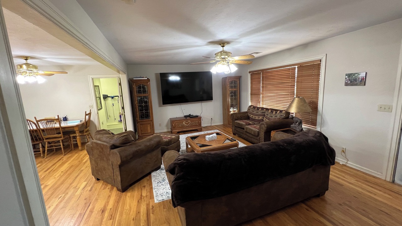 Photo of Livingroom in Osage County