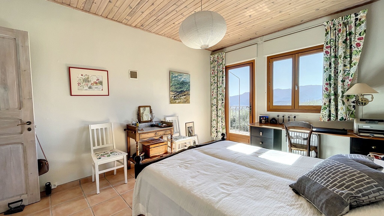 Photo of Bedroom in Oms
