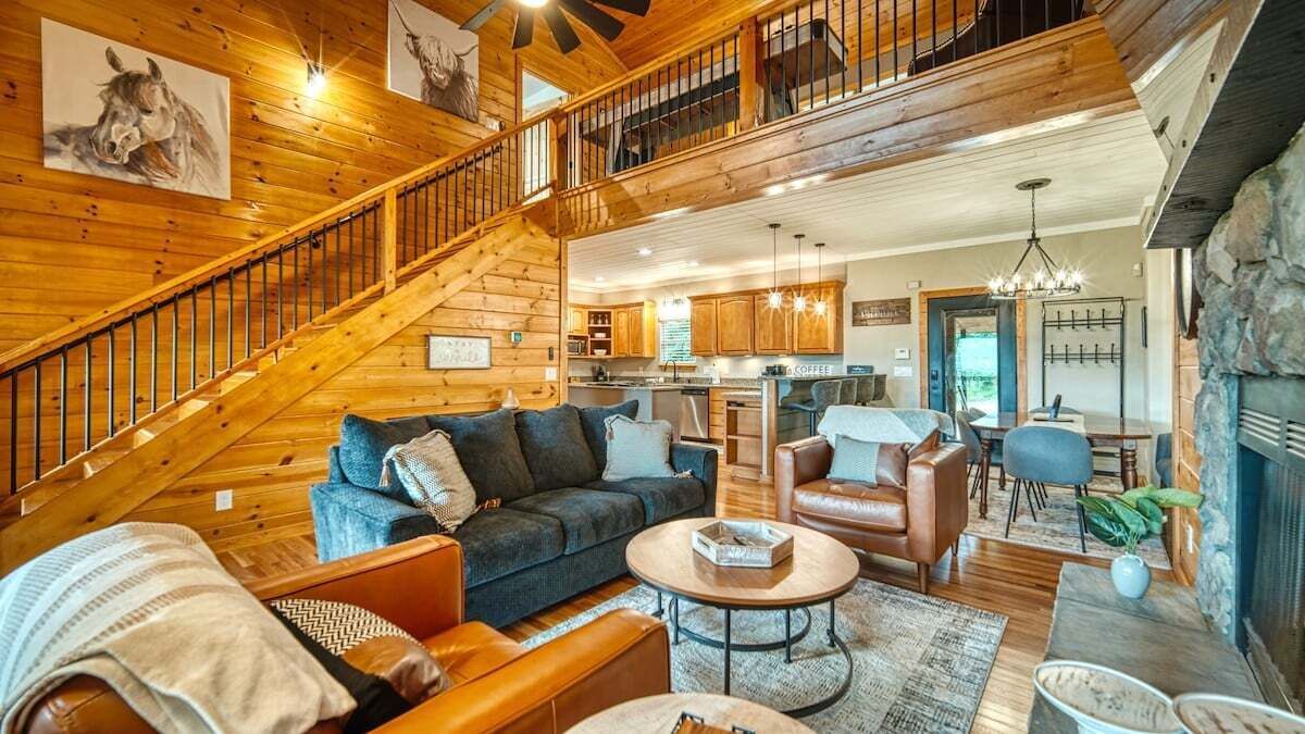 Photo of Livingroom in Young Harris