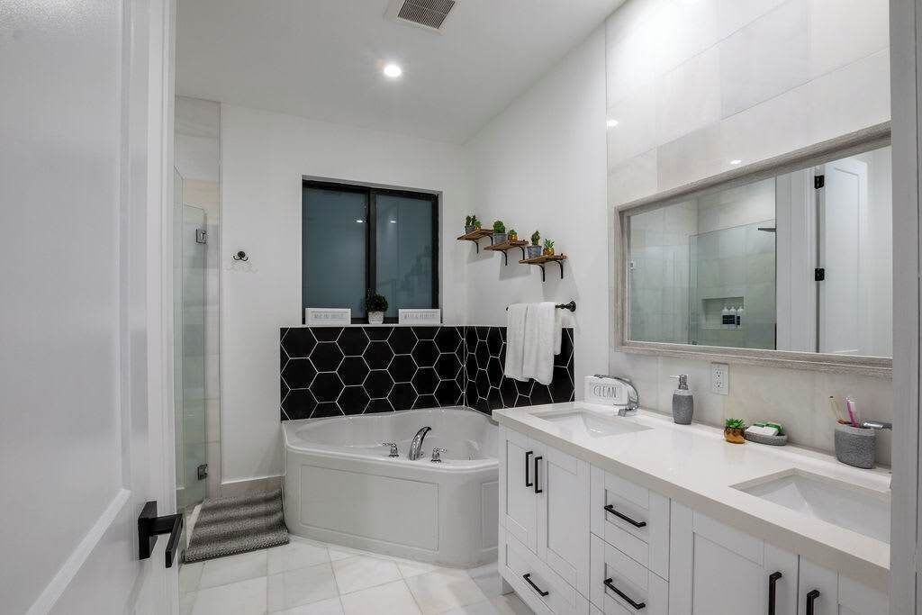 Photo of Bathroom in Highland Garden
