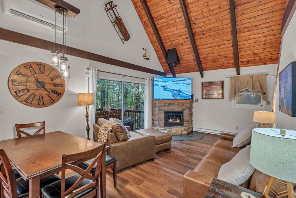 Photo of Livingroom in Beech Mountain