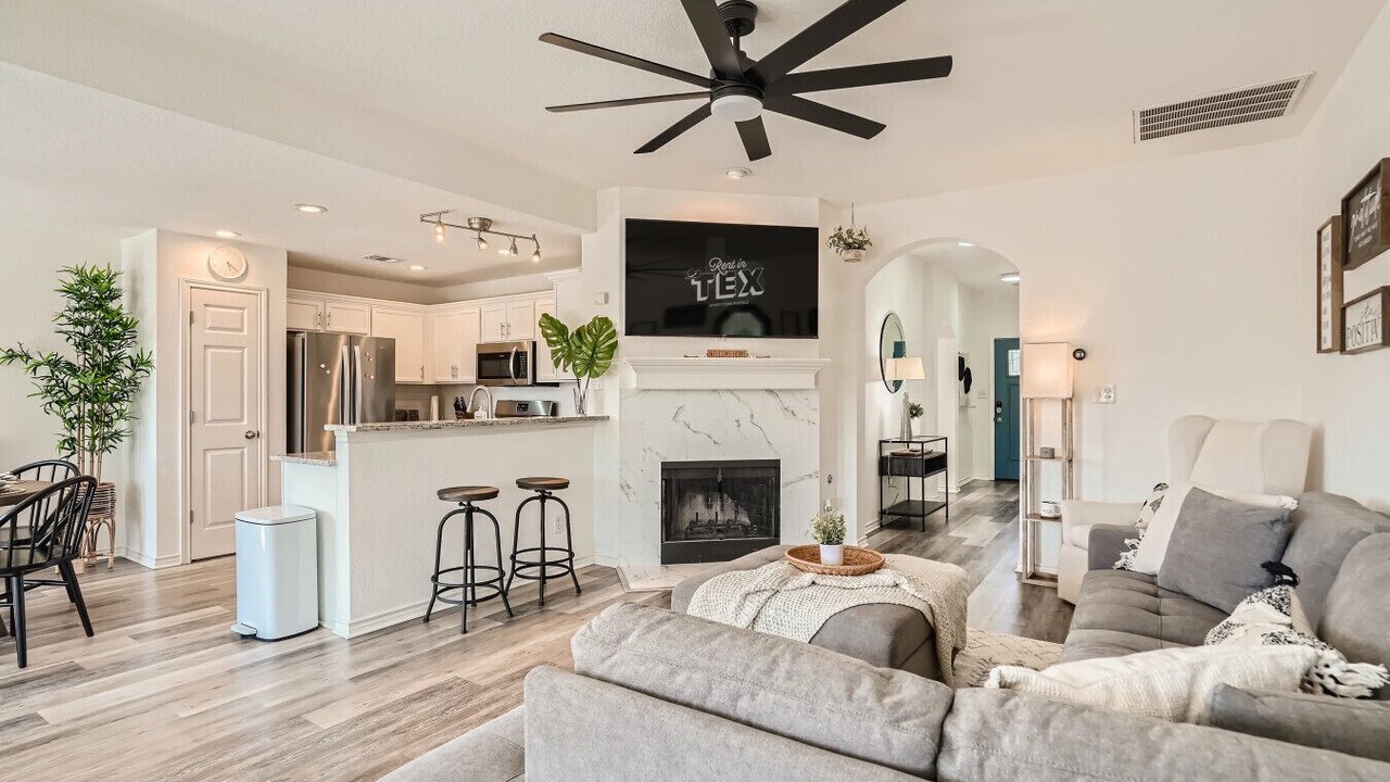 Photo of Livingroom in Pflugerville