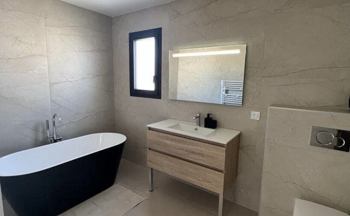 Photo of Bathroom in Villetelle