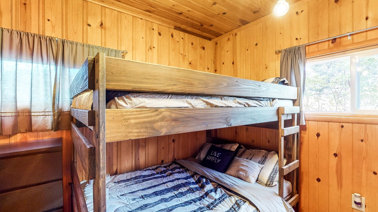 Photo of Bedroom in Loon Lake