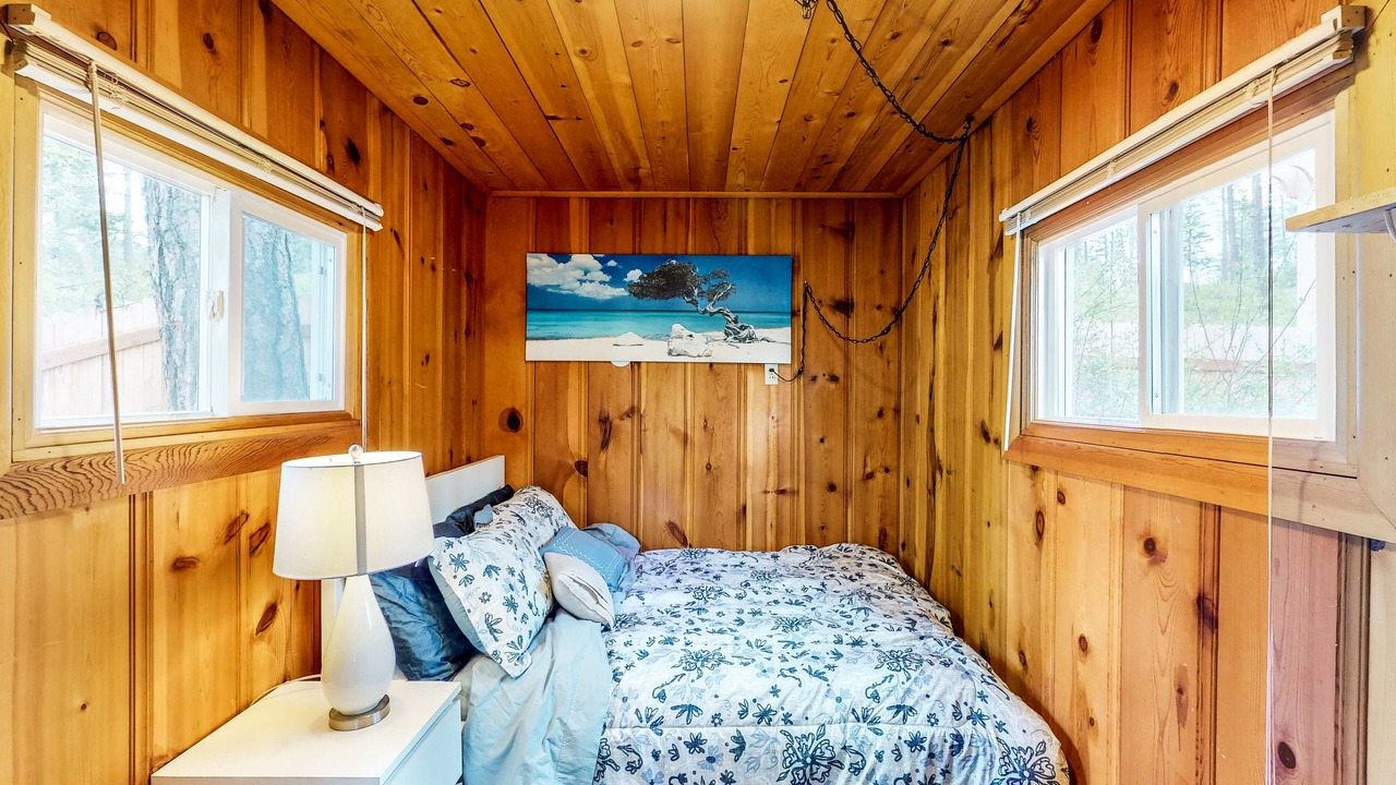 Photo of Bedroom in Loon Lake