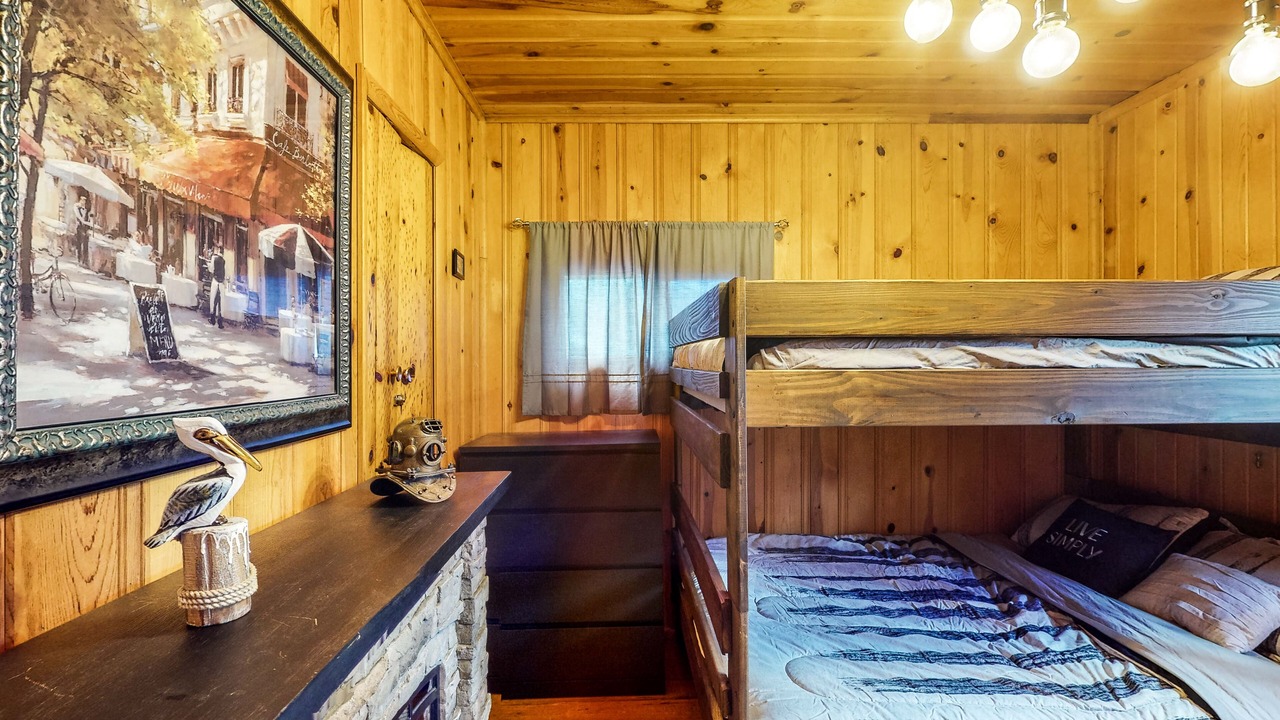 Photo of Bedroom in Loon Lake