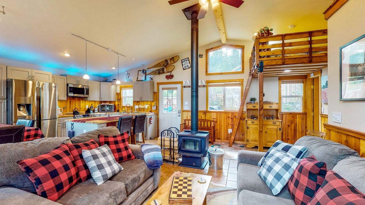 Photo of Livingroom in Loon Lake