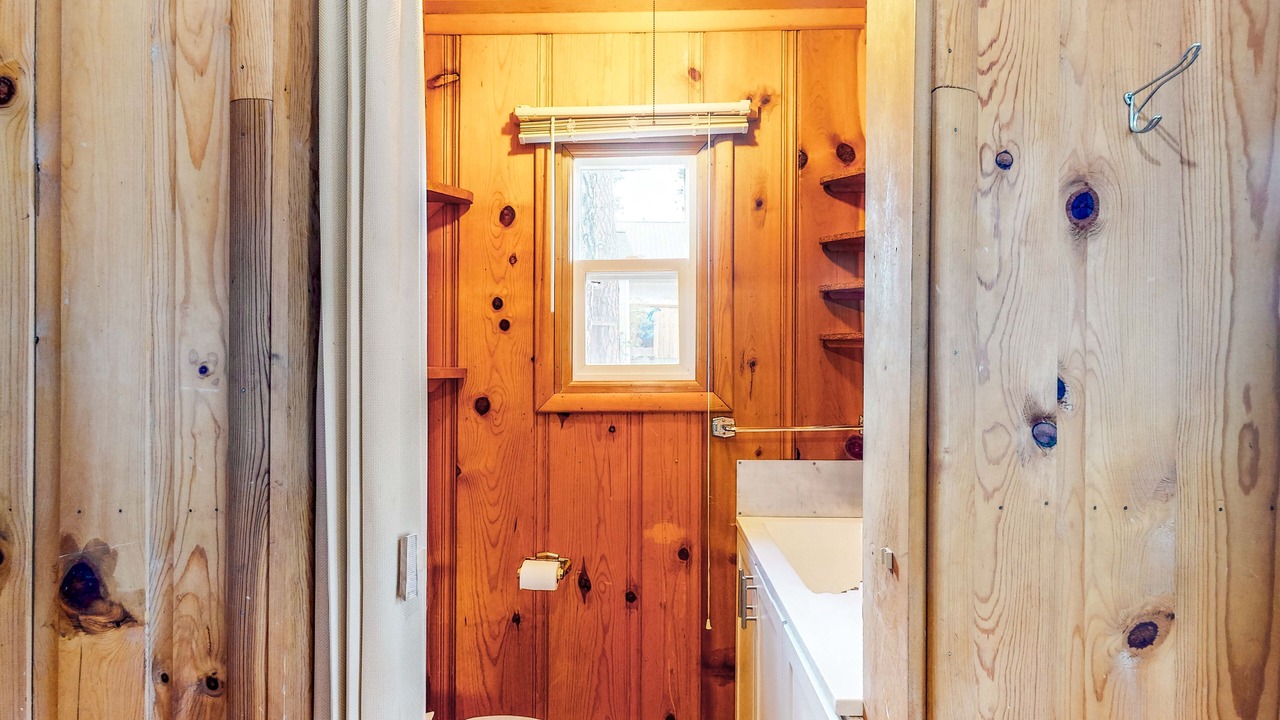Photo of Bathroom in Loon Lake